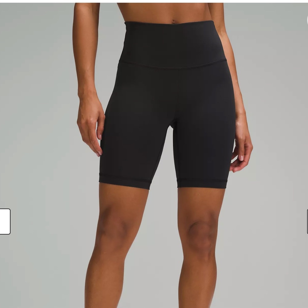 LULULEMON High-Rise Short 8" (Black, Size 6)